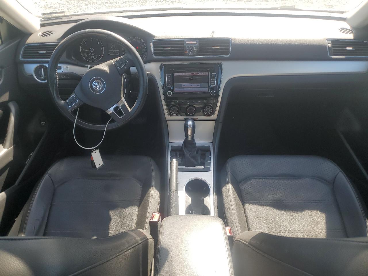 VOLKSWAGEN PASSAT SE