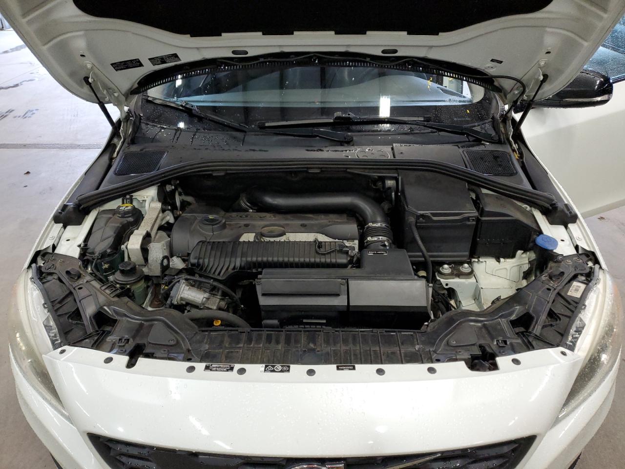 Lot #3263758140 2016 VOLVO V60 CROSS