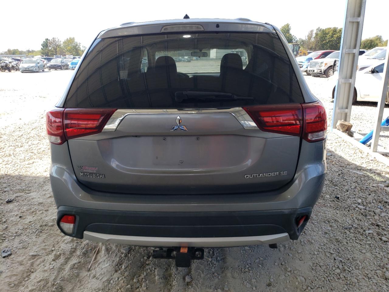 MITSUBISHI OUTLANDER SE