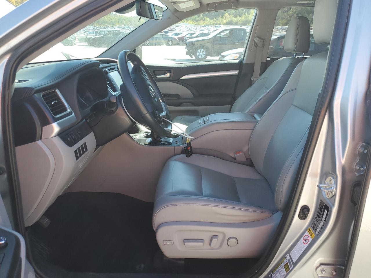 TOYOTA HIGHLANDER SE