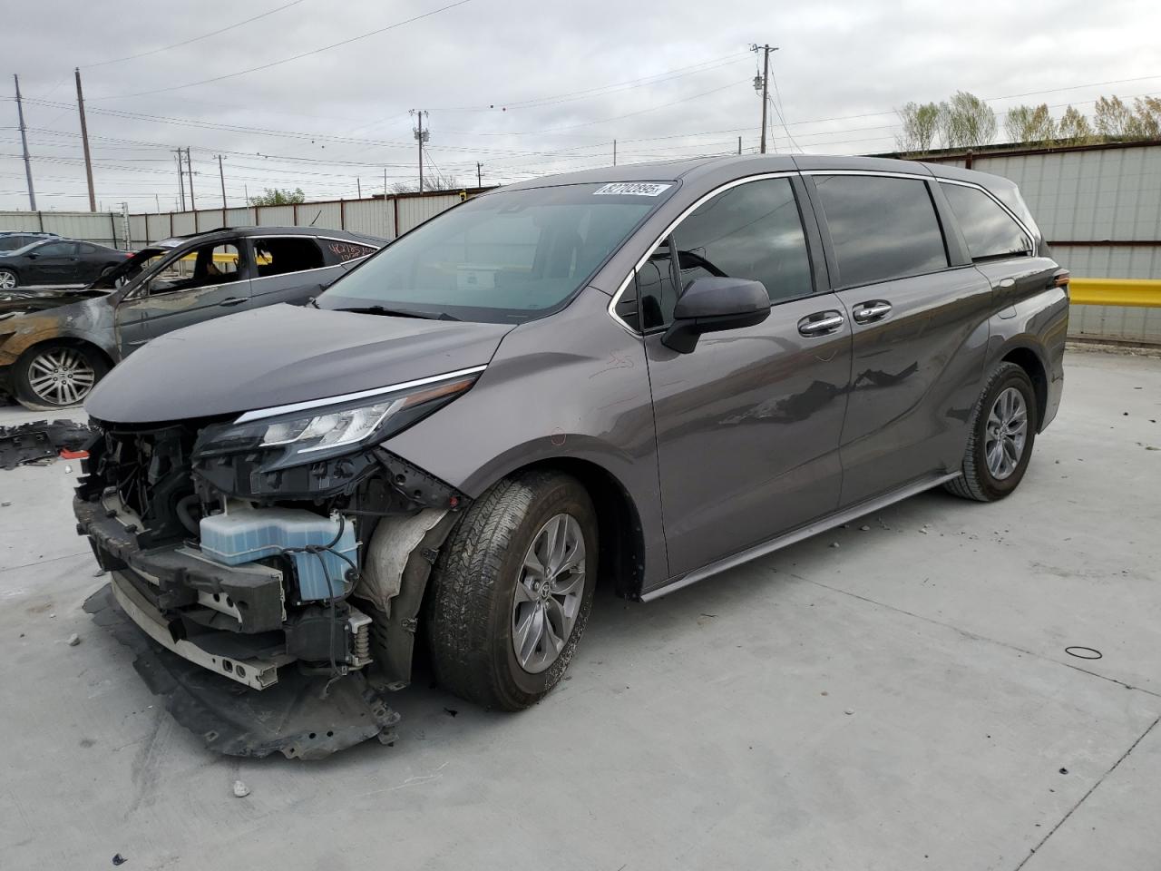 Lot #3304889559 2022 TOYOTA SIENNA XLE