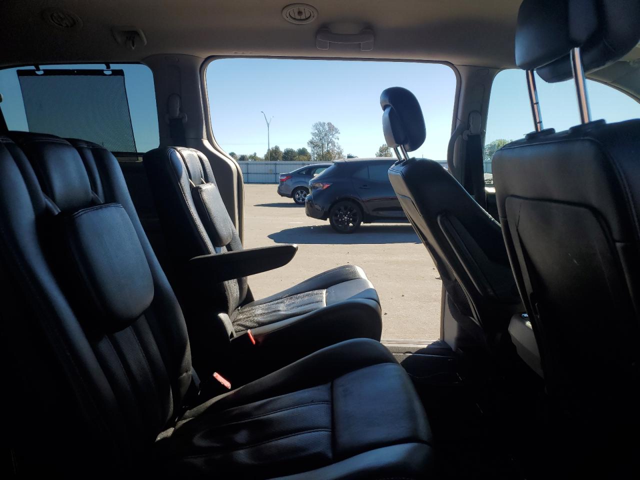 CHRYSLER TOWN & COUNTRY TOURING L