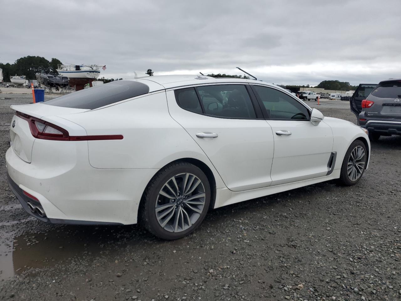 KIA STINGER PREMIUM