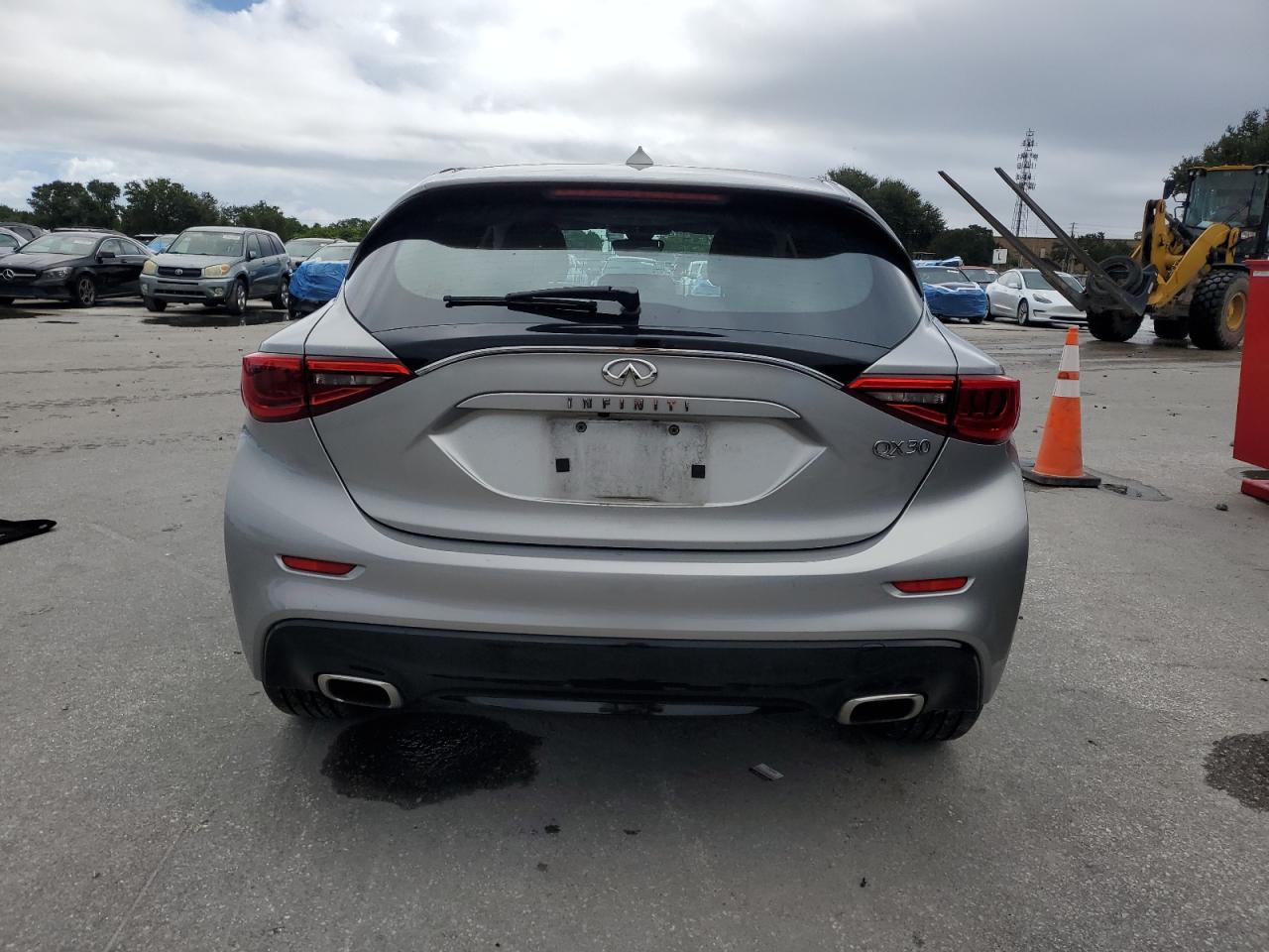 INFINITI QX30 BASE