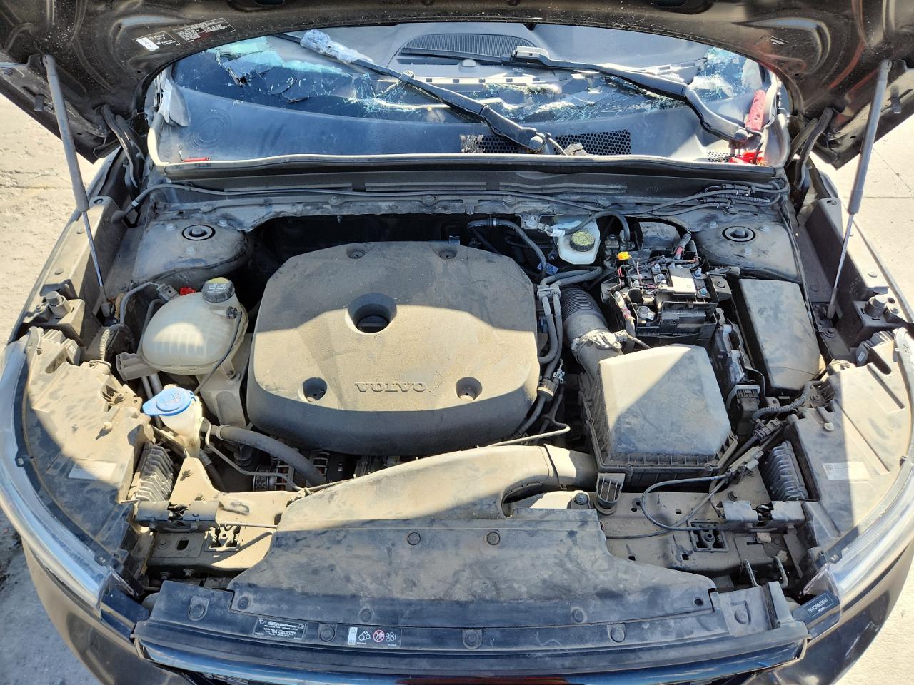 VOLVO XC40 T4 R-DESIGN