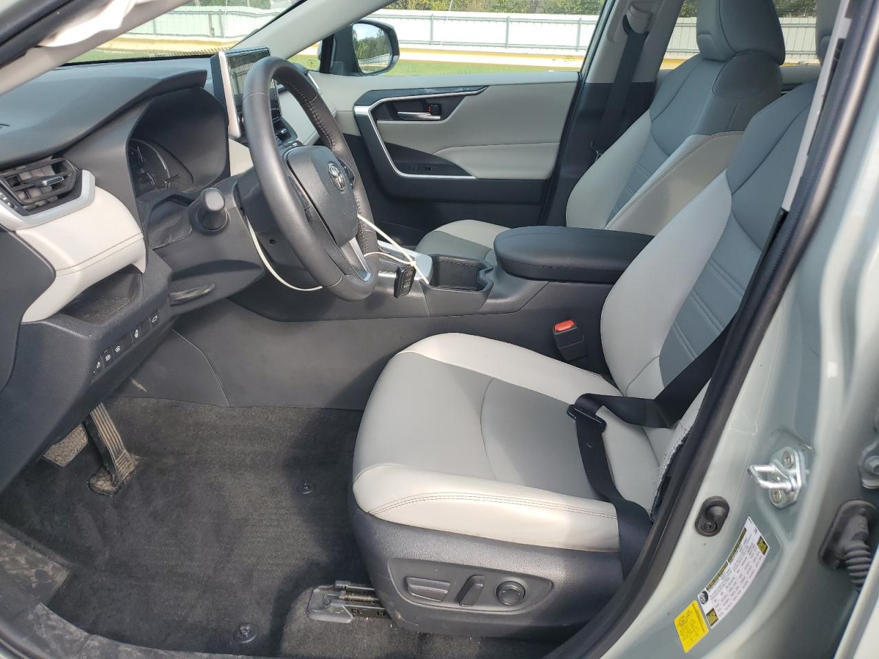 TOYOTA RAV4 XLE PREMIUM