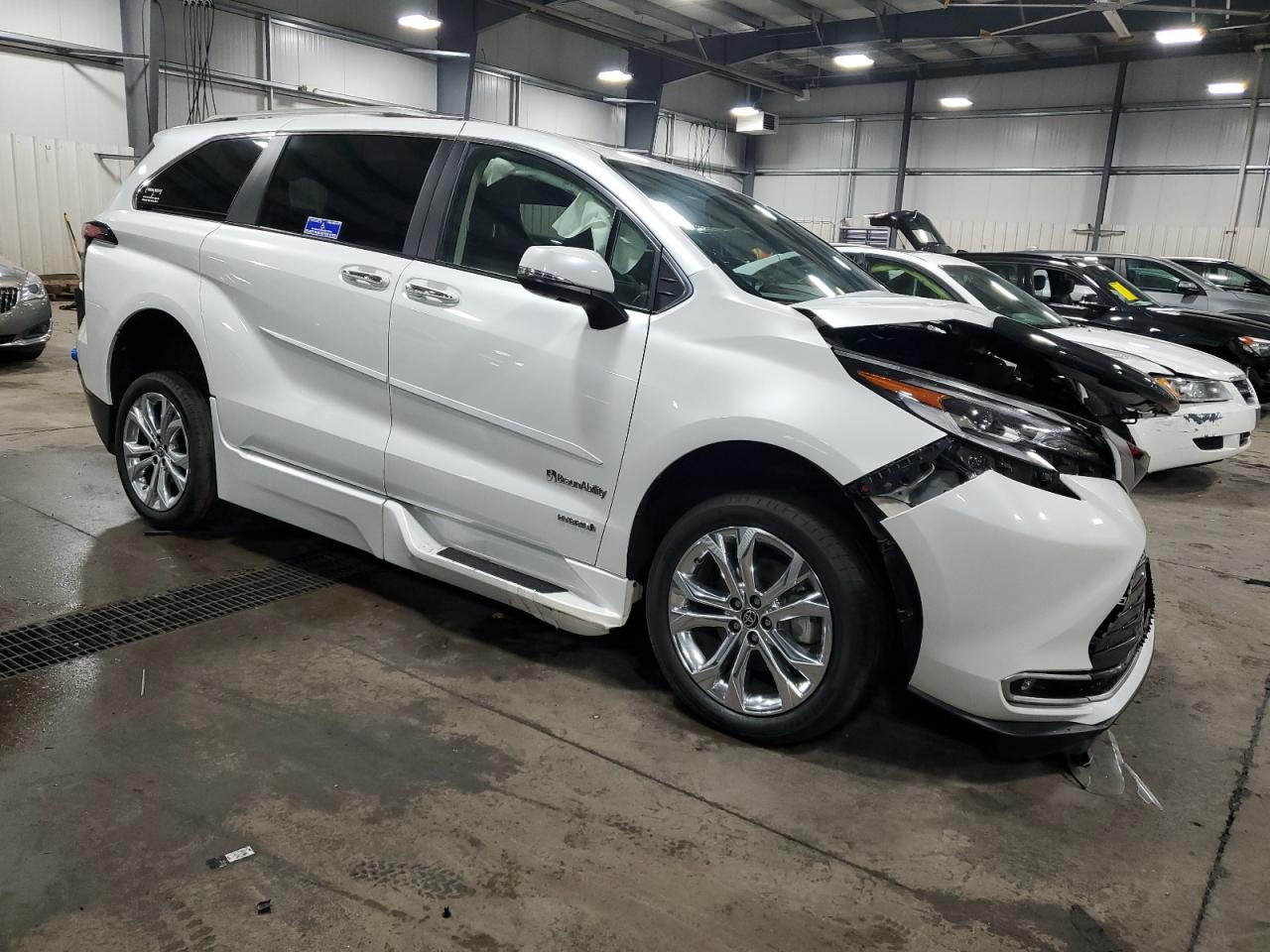 TOYOTA SIENNA LIMITED