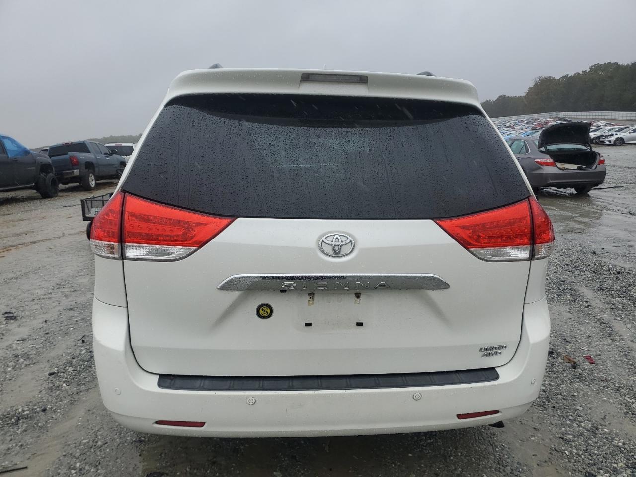 TOYOTA SIENNA XLE