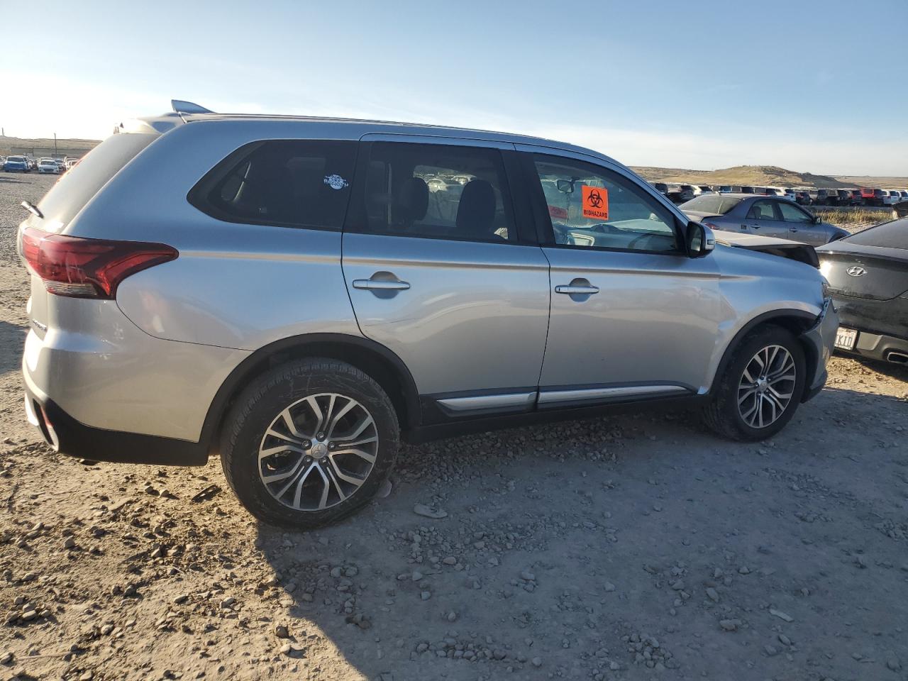 MITSUBISHI OUTLANDER SE