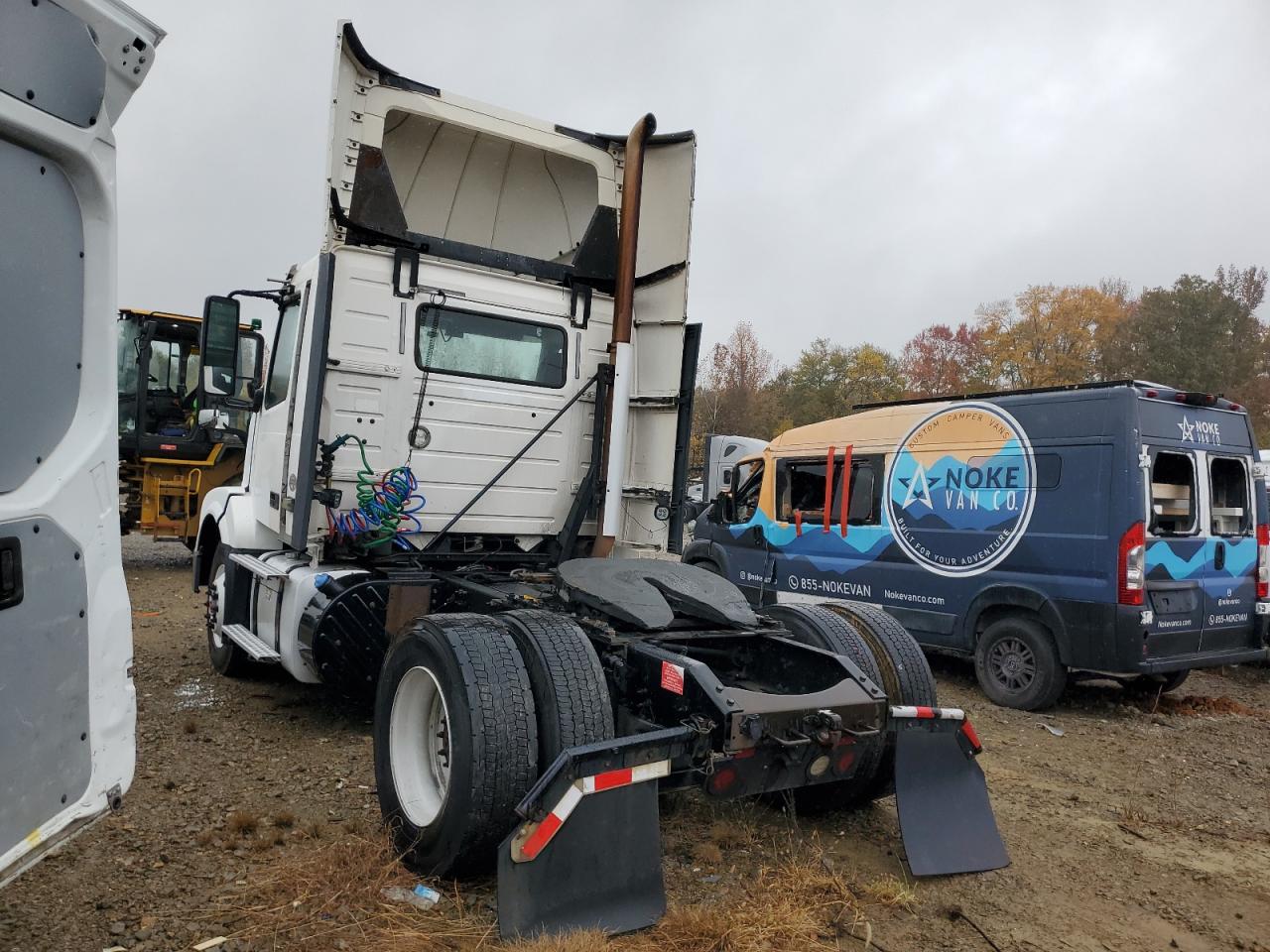 Lot #3279545259 2016 VOLVO VNL