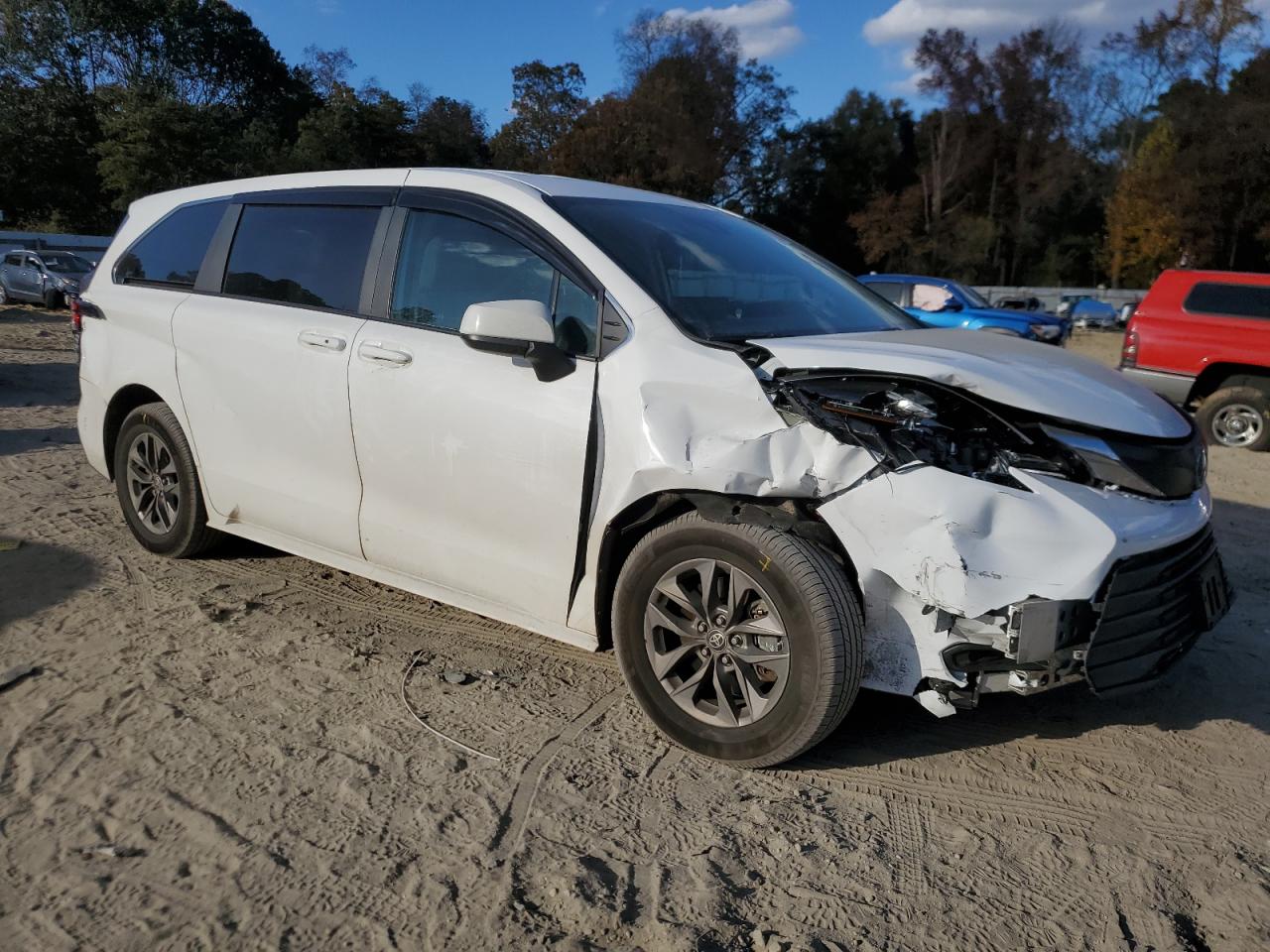 Lot #3301815336 2024 TOYOTA SIENNA LE