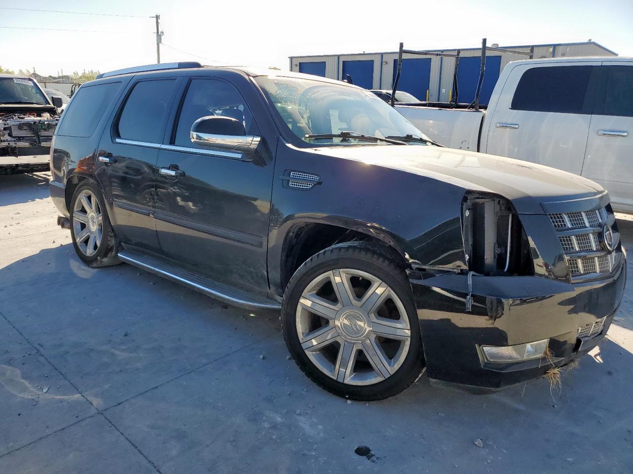 CADILLAC ESCALADE LUXURY