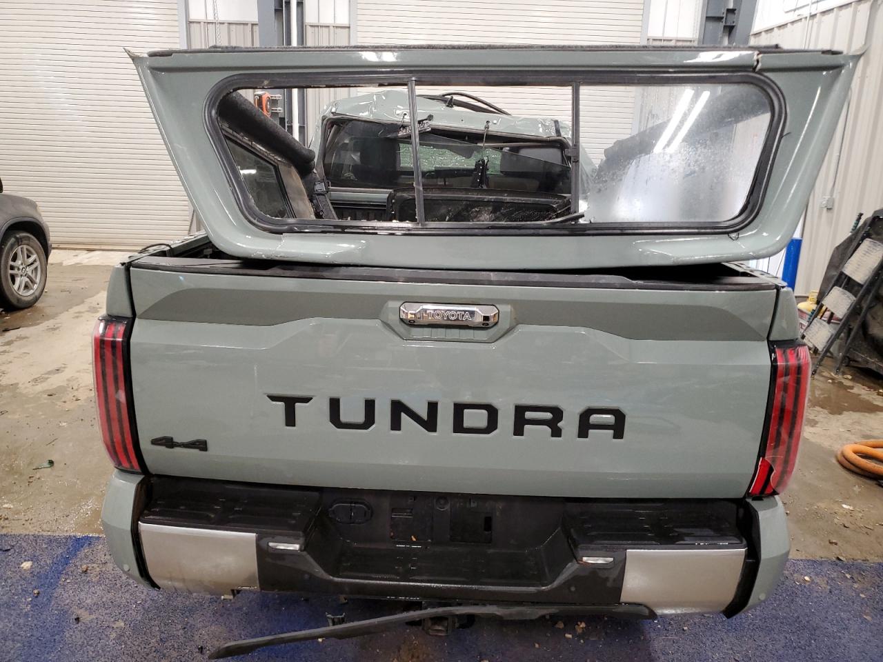 TOYOTA TUNDRA CREWMAX LIMITED