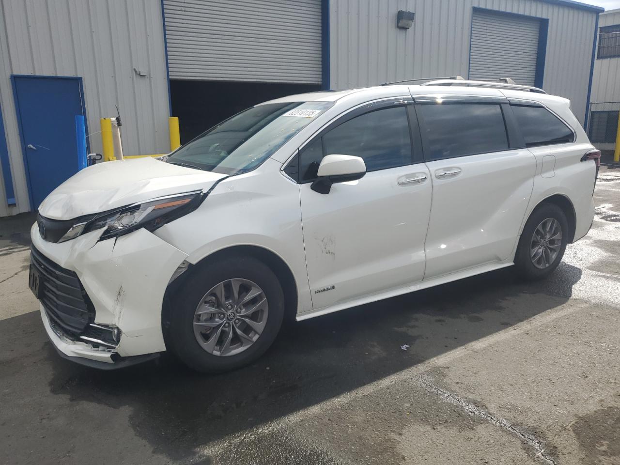 TOYOTA SIENNA XLE