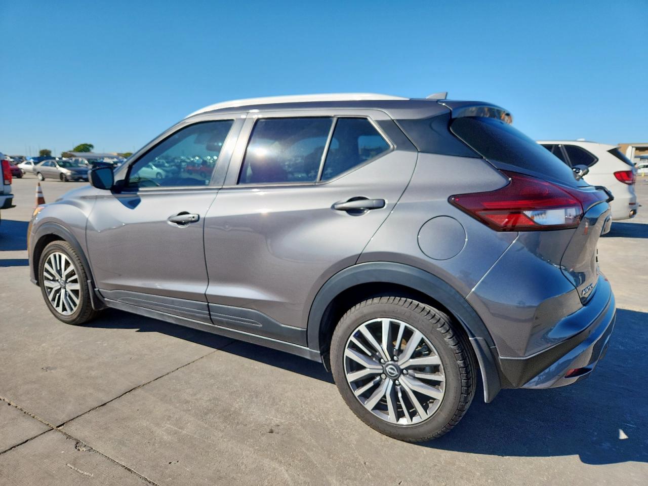 NISSAN KICKS SV