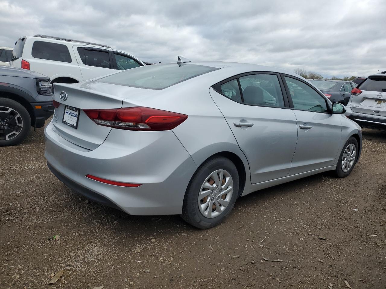 HYUNDAI ELANTRA SE