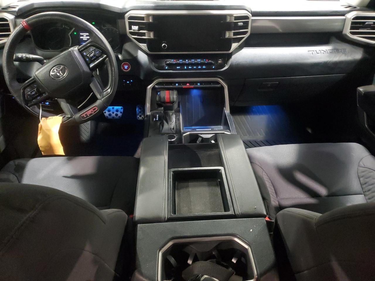 TOYOTA TUNDRA CREWMAX SR