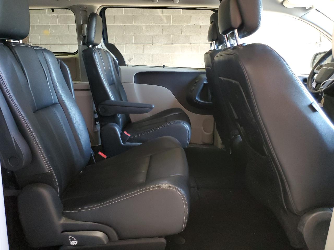 CHRYSLER TOWN & COUNTRY TOURING L