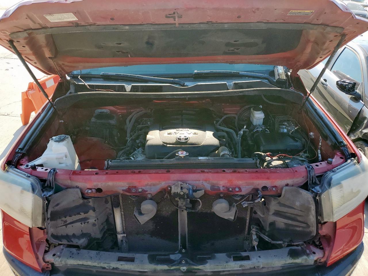 TOYOTA TUNDRA CREWMAX SR5