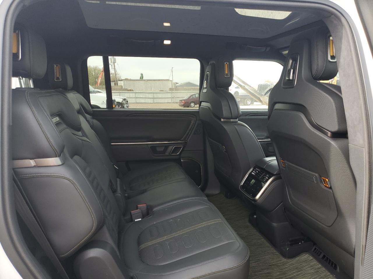 RIVIAN R1S ADVENTURE