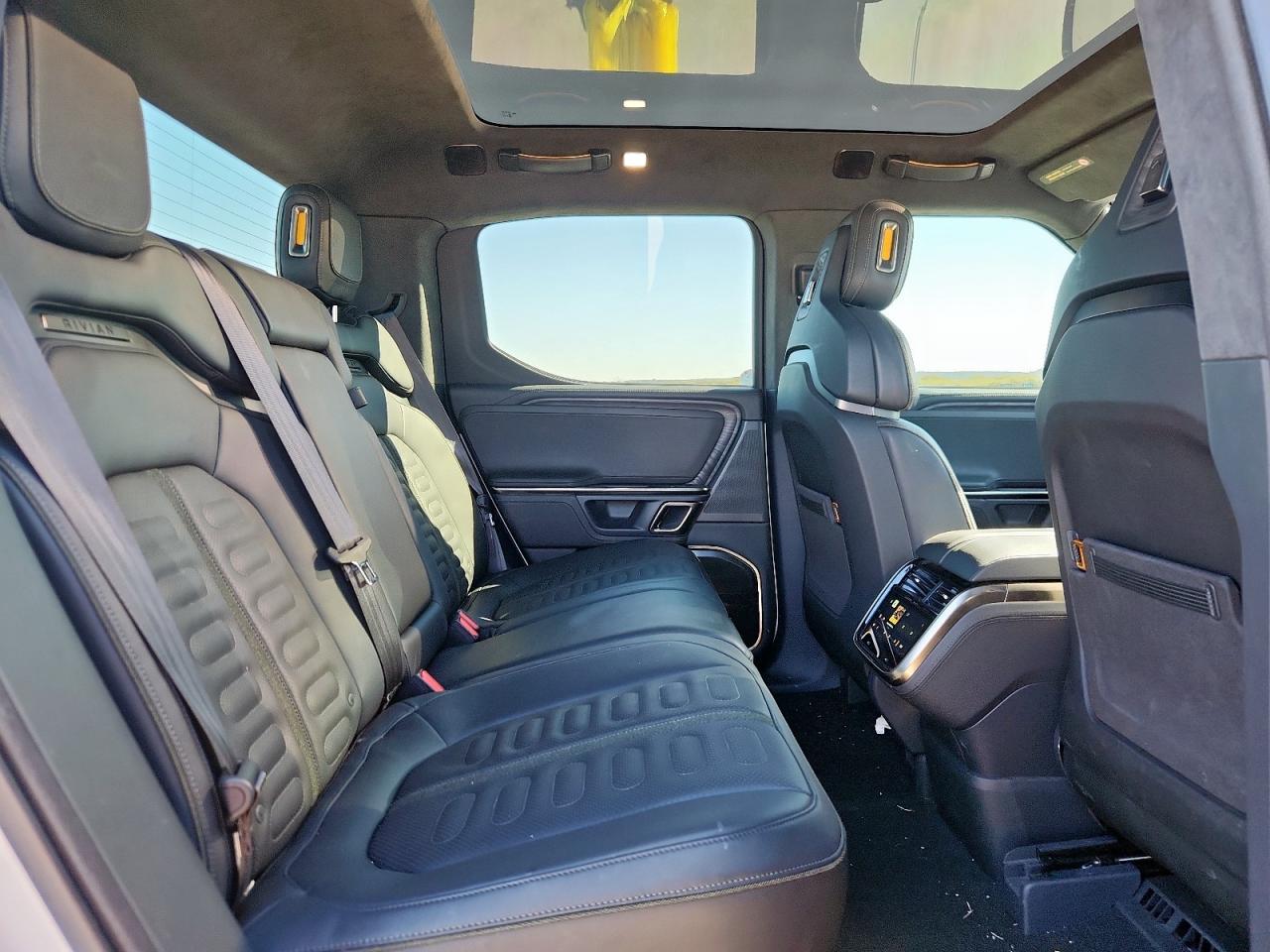 RIVIAN R1T LAUNCH EDITION