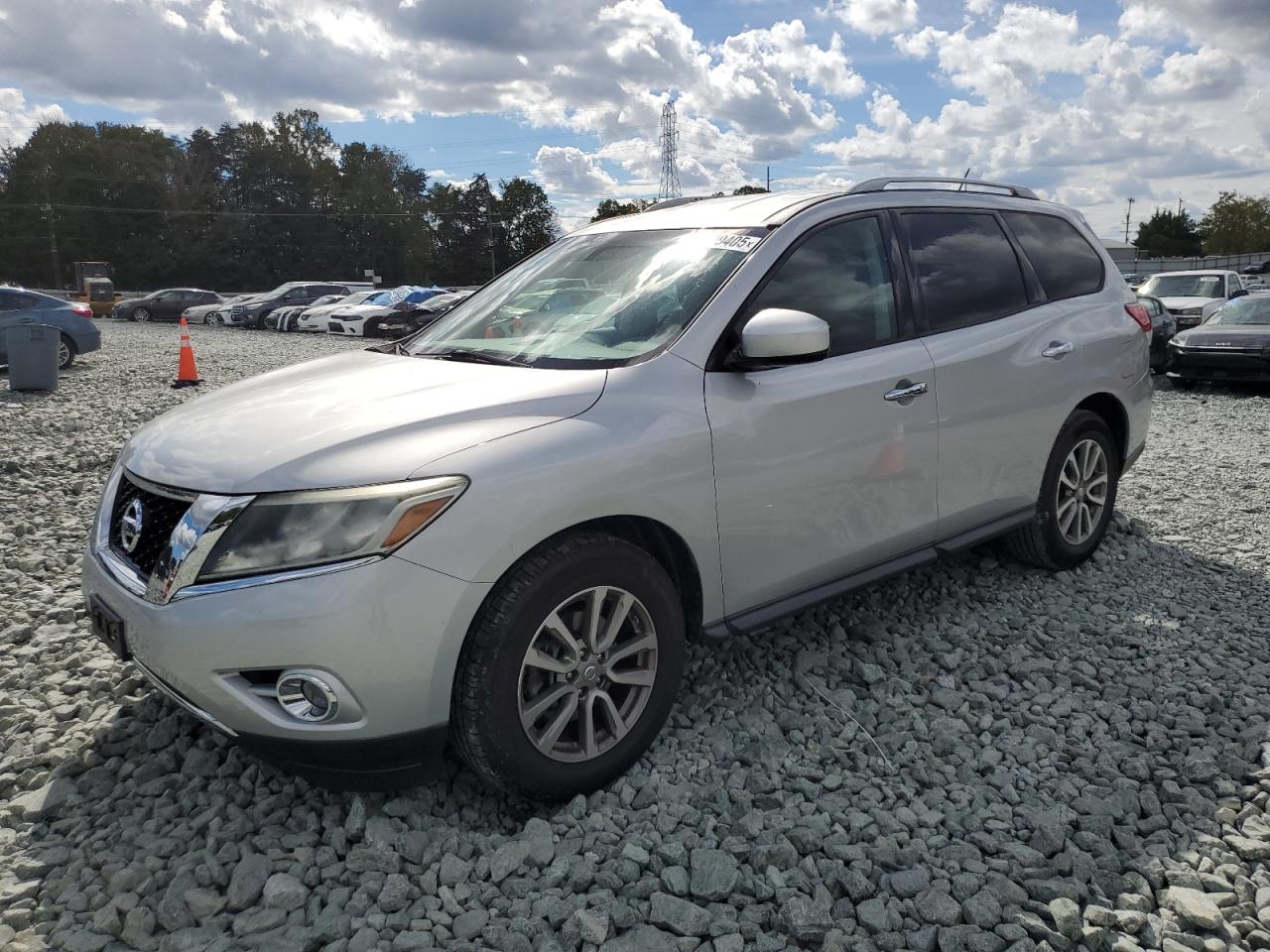  Salvage Nissan Pathfinder