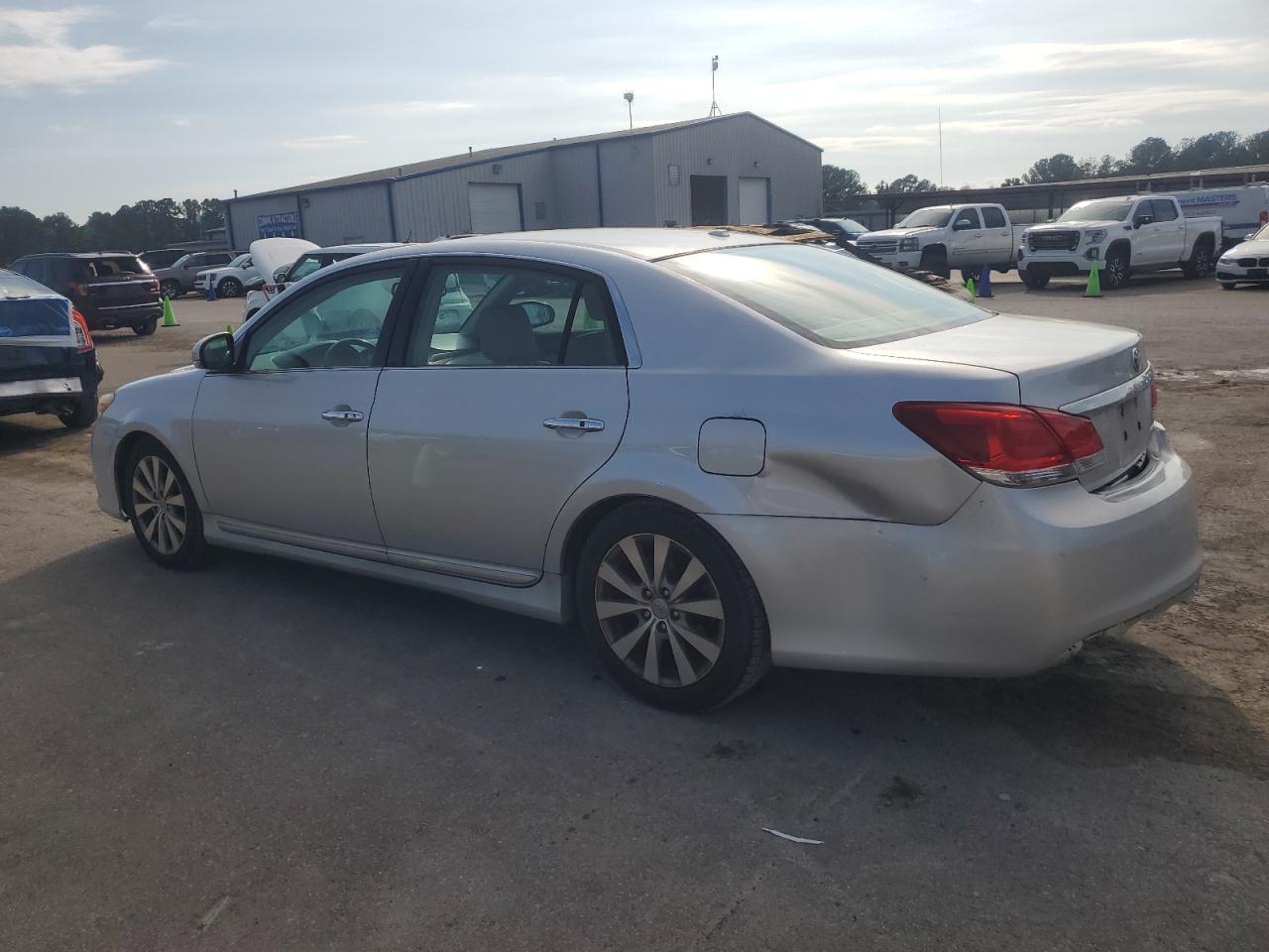 TOYOTA AVALON BASE