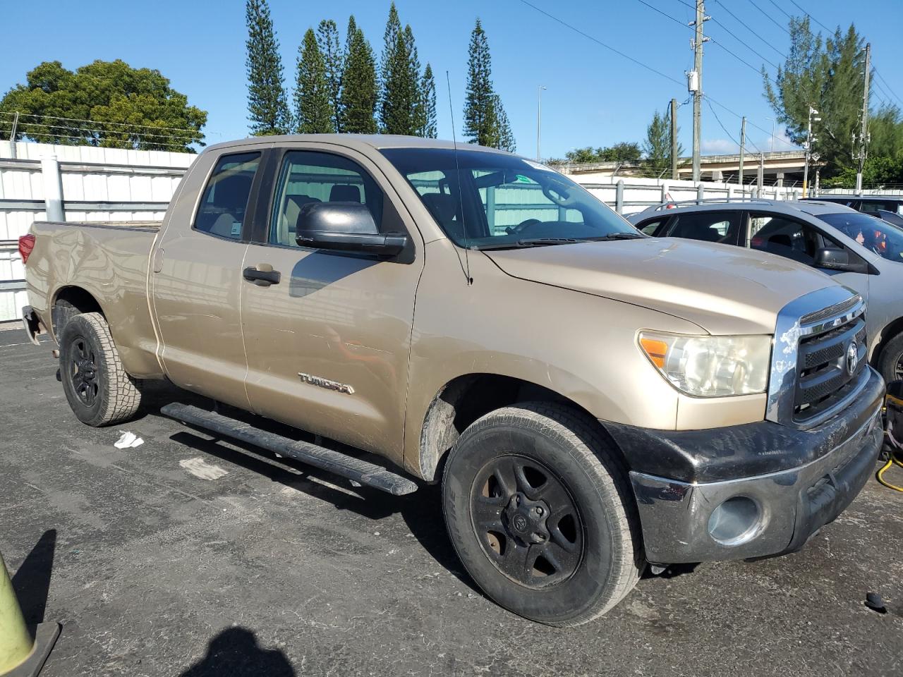 TOYOTA TUNDRA DOUBLE CAB SR5
