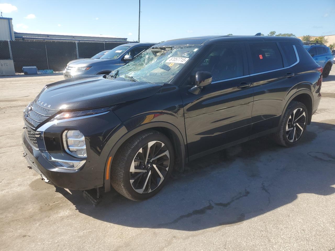 MITSUBISHI OUTLANDER SE