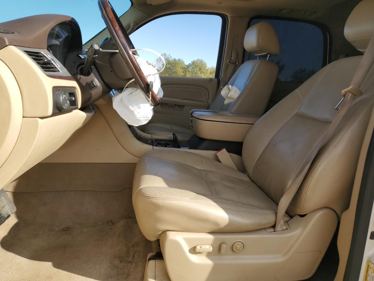 CADILLAC ESCALADE LUXURY