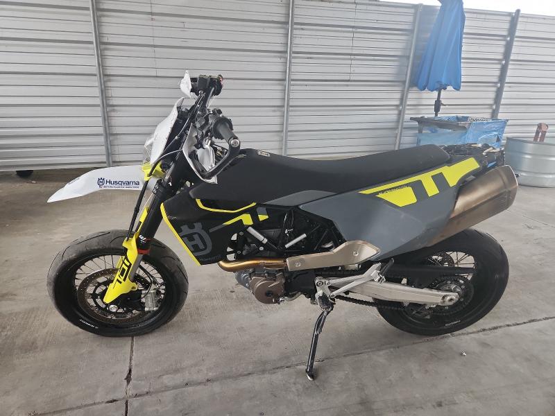 2024 HUSQVARNA SUPERMOTO #3311452231