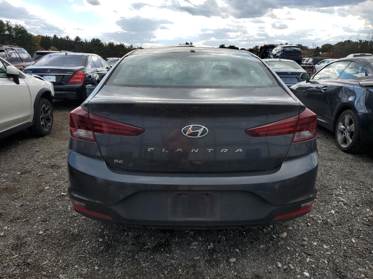 HYUNDAI ELANTRA SE