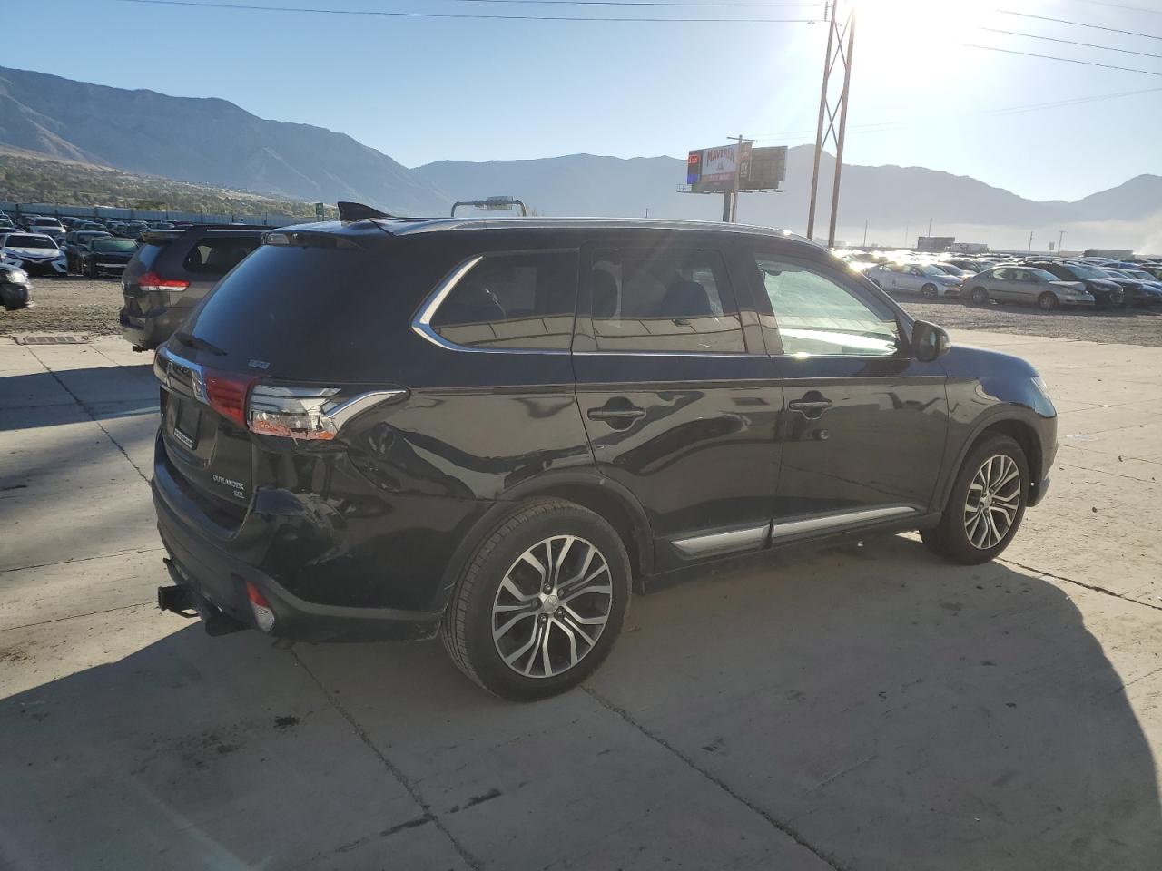 MITSUBISHI OUTLANDER SE