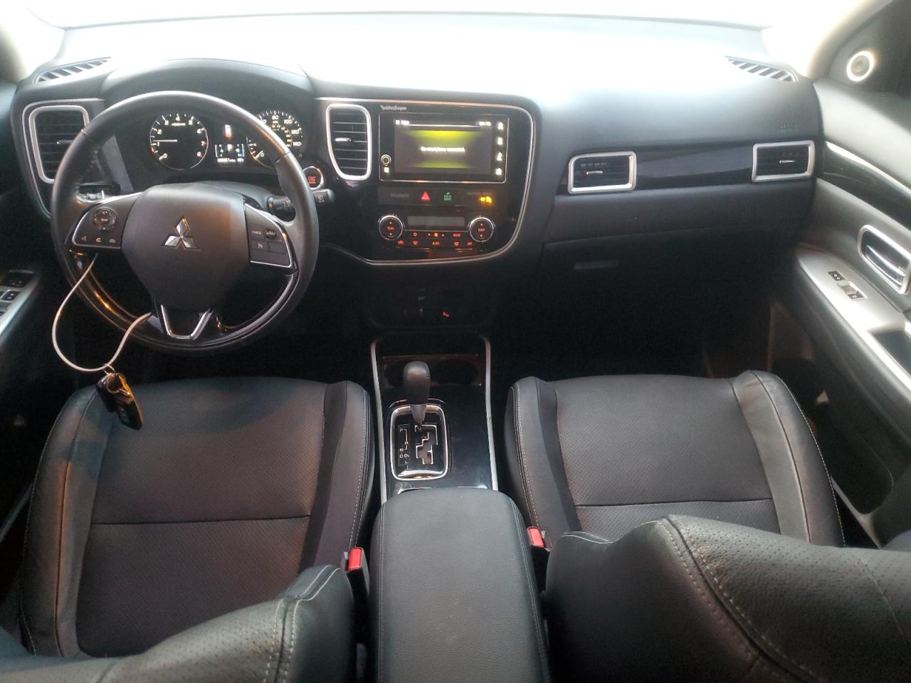 MITSUBISHI OUTLANDER SE