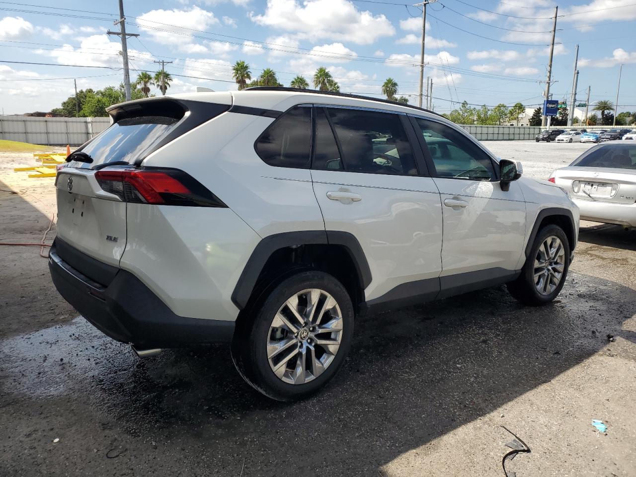 TOYOTA RAV4 XLE PREMIUM