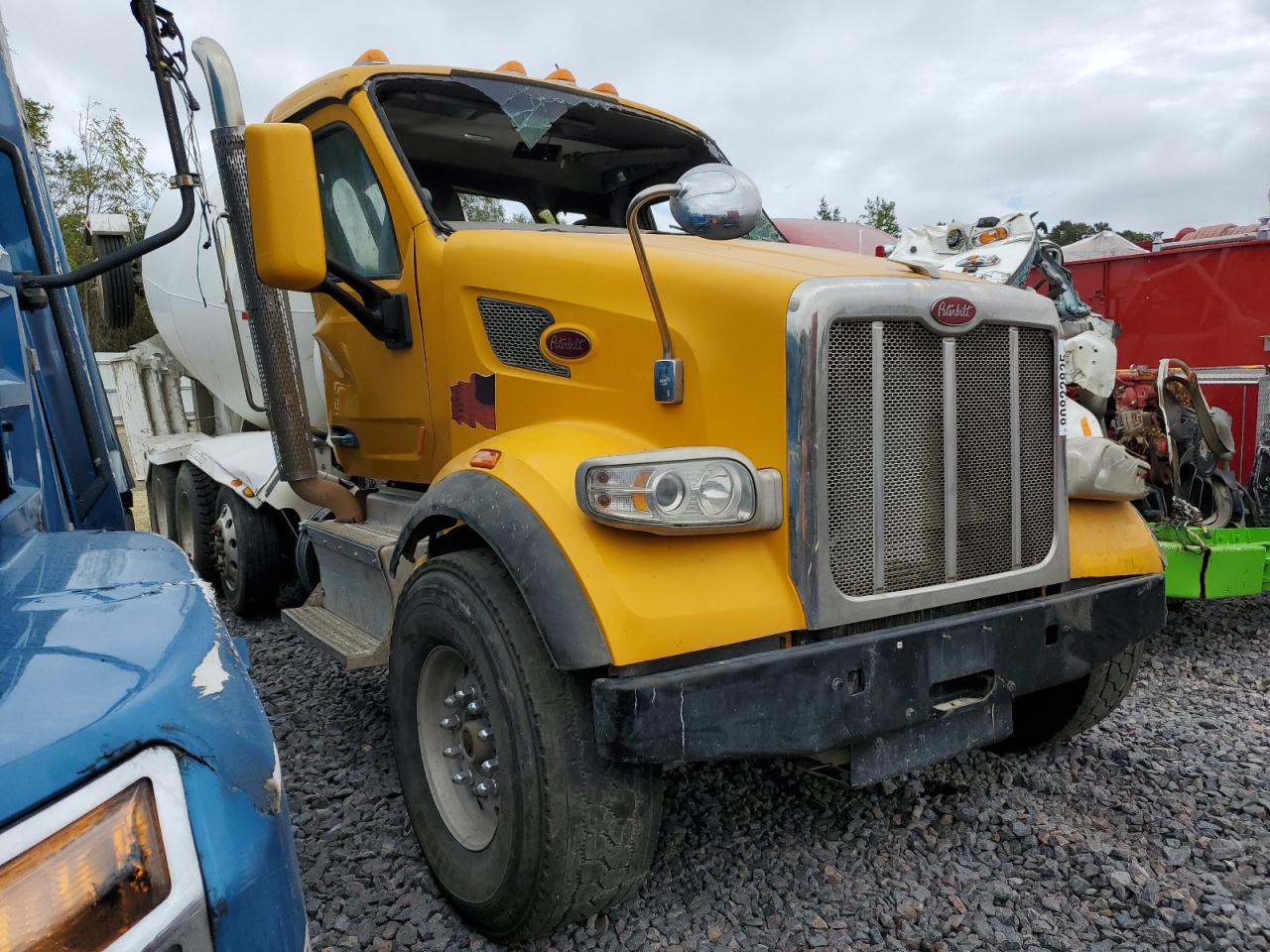 Lot #3264458405 2017 PETERBILT 567