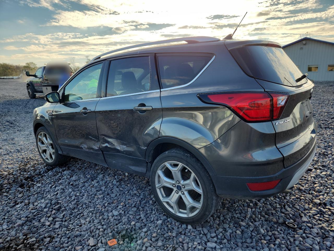 FORD ESCAPE TITANIUM