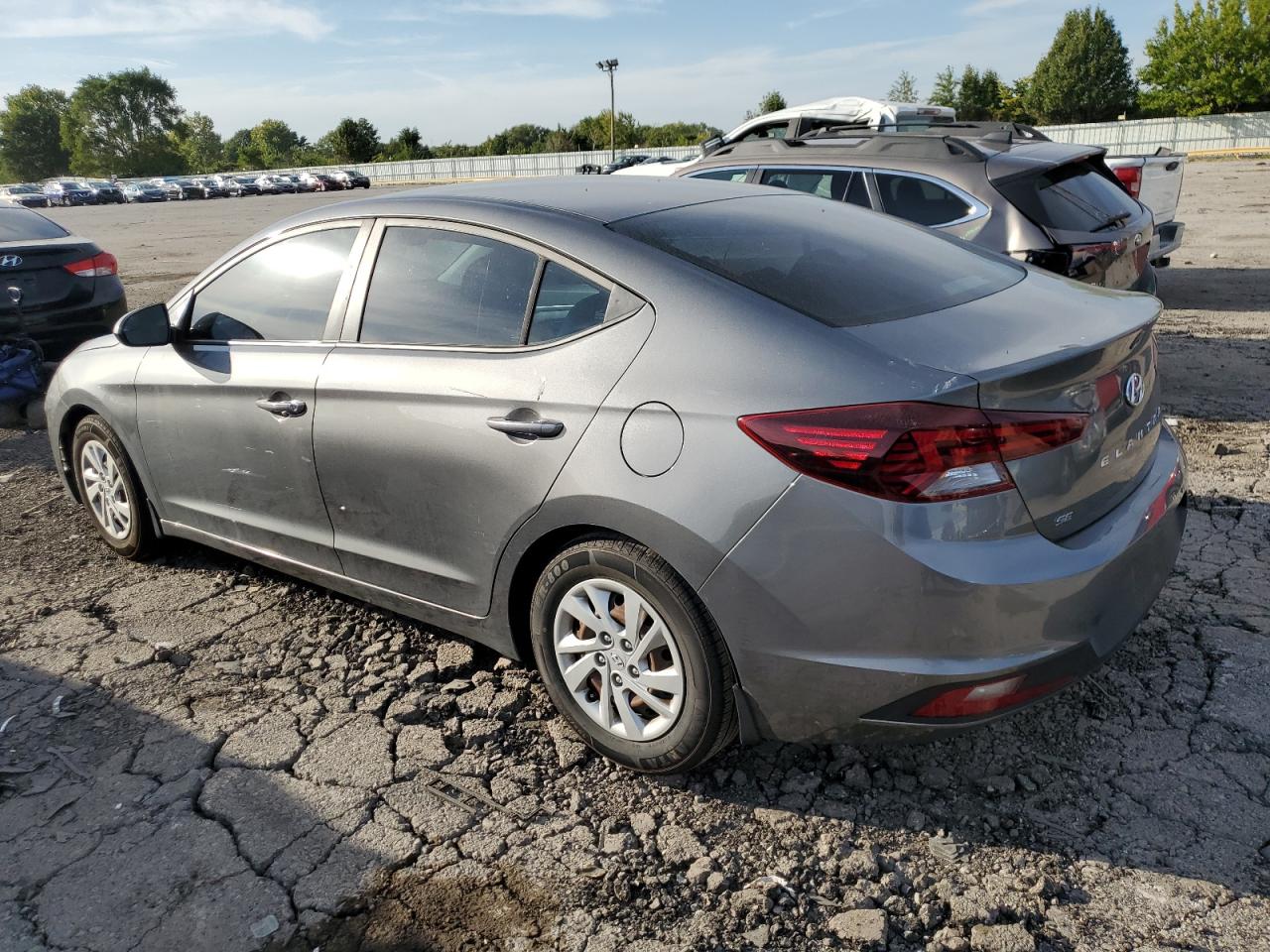 HYUNDAI ELANTRA SE