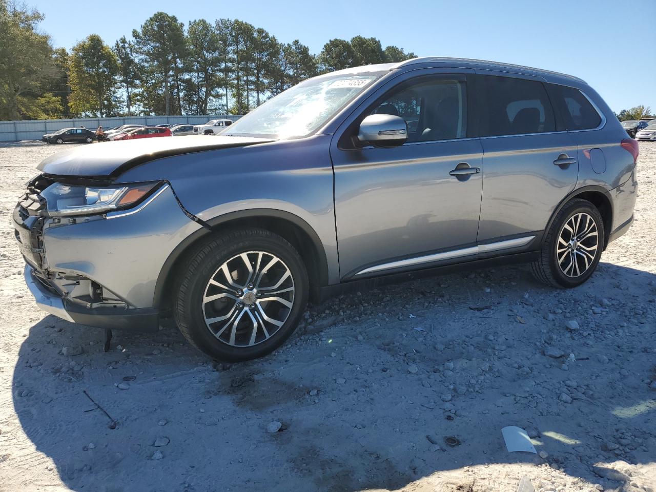 MITSUBISHI OUTLANDER SE