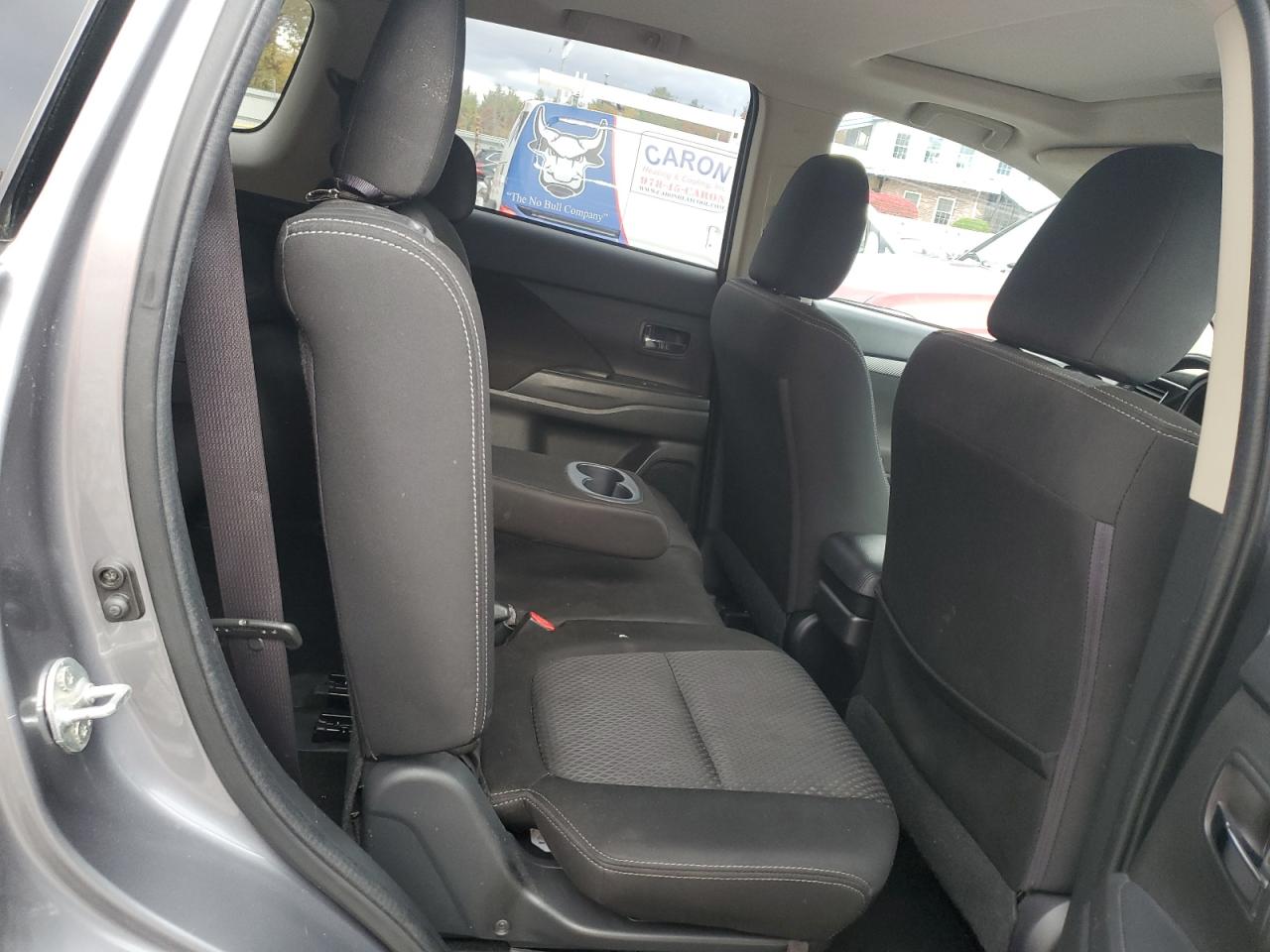 MITSUBISHI OUTLANDER SE