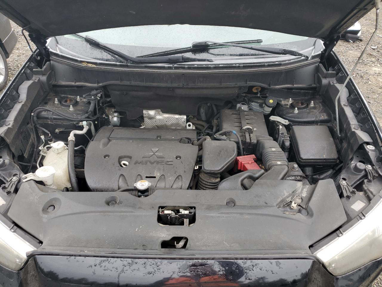 MITSUBISHI OUTLANDER SE