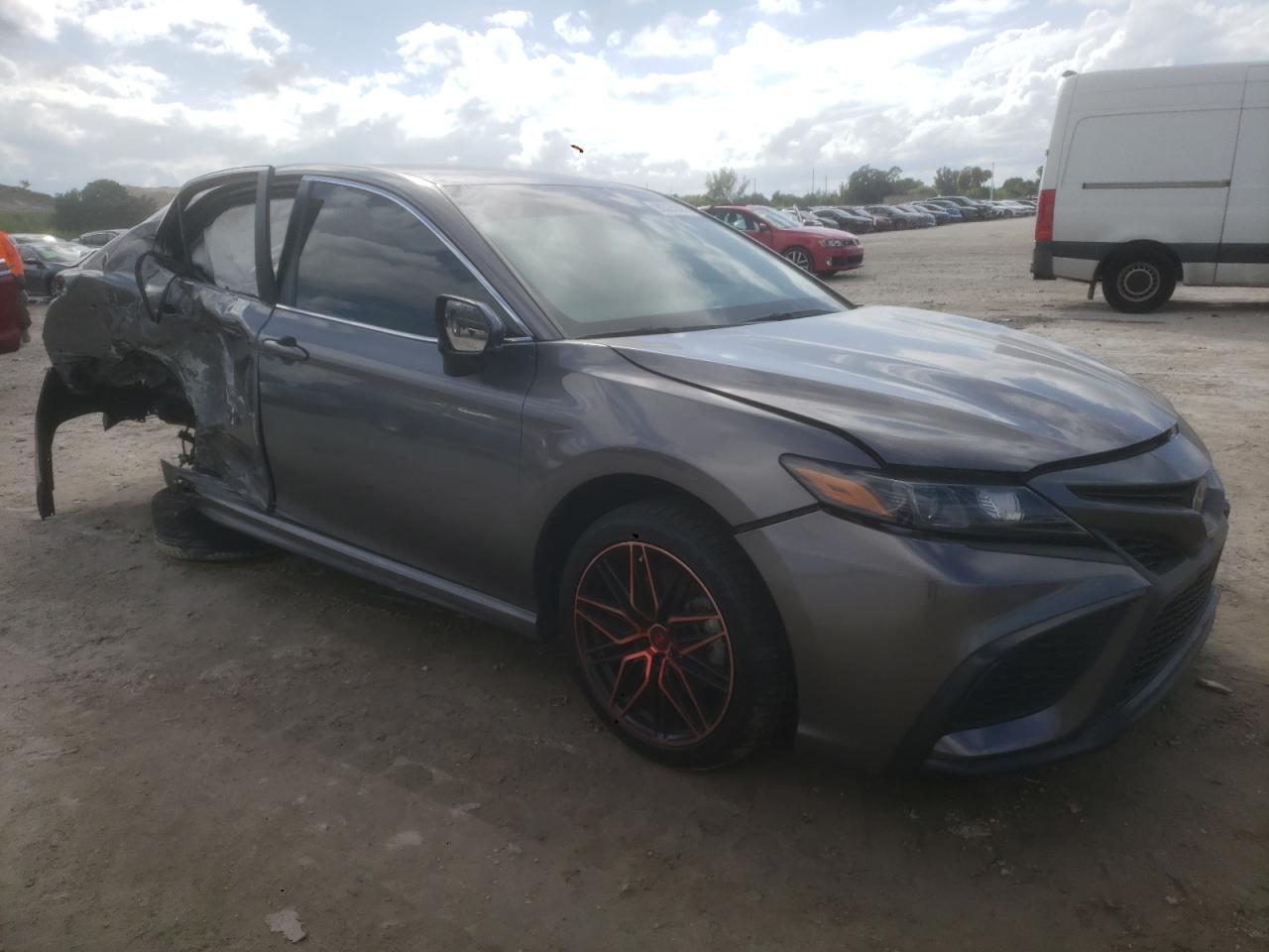 TOYOTA CAMRY SE NIGHT SHADE