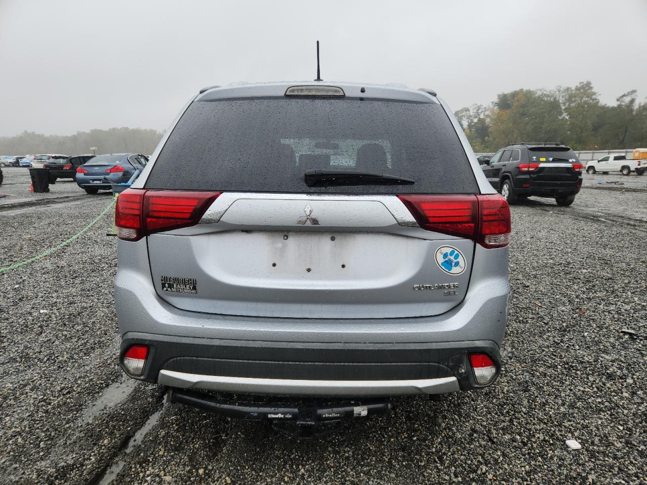 MITSUBISHI OUTLANDER SE