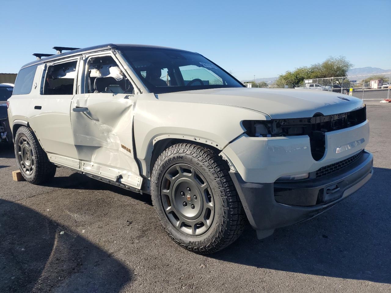 RIVIAN R1S ADVENTURE