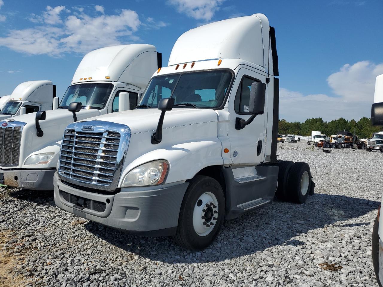Lot #3284586322 2015 FREIGHTLINER CASCADIA
