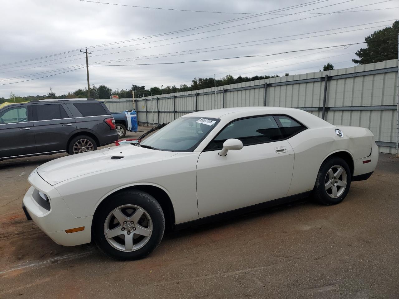 DODGE CHALLENGER SE