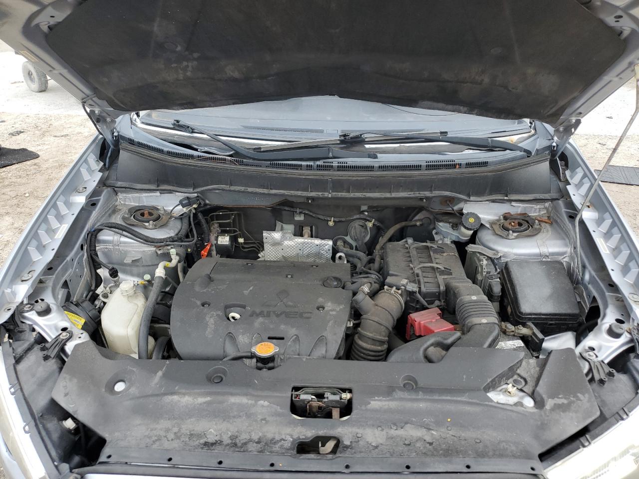 MITSUBISHI OUTLANDER SE