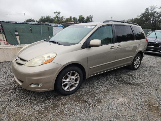 TOYOTA SIENNA XLE