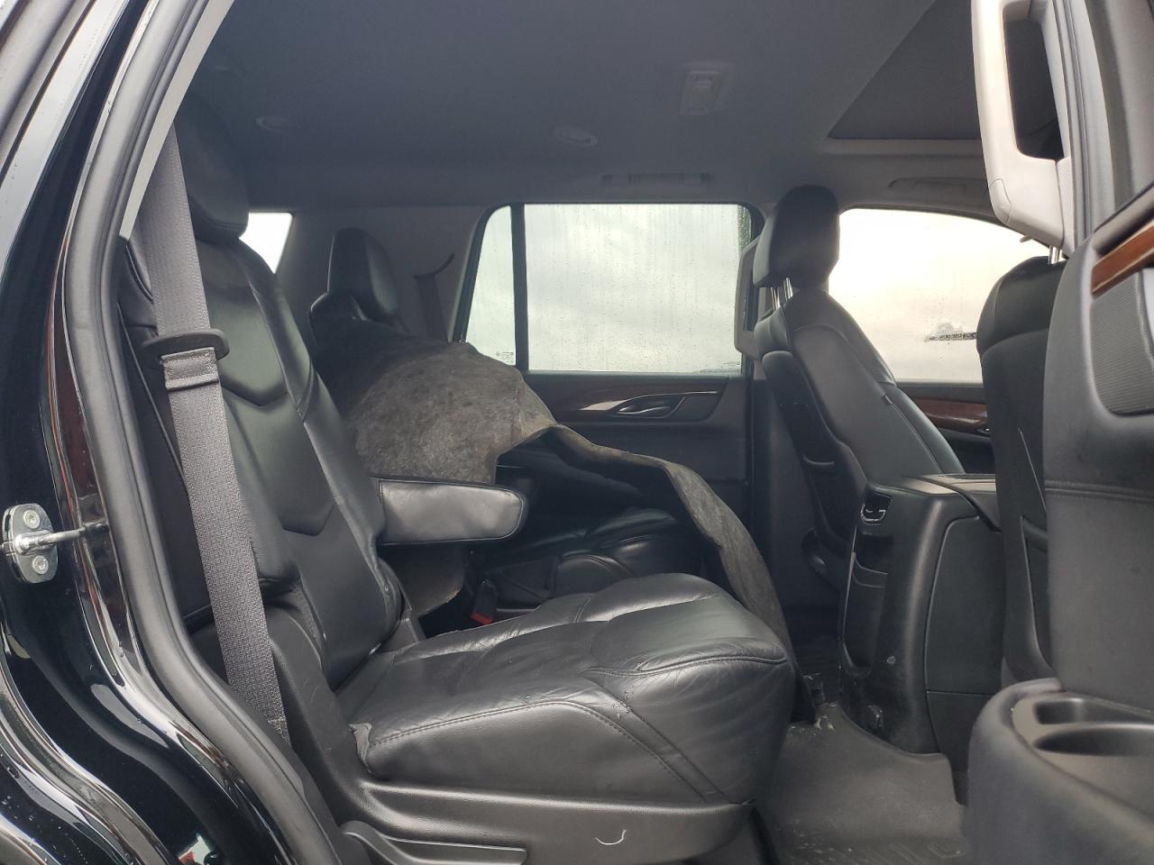 CADILLAC ESCALADE LUXURY