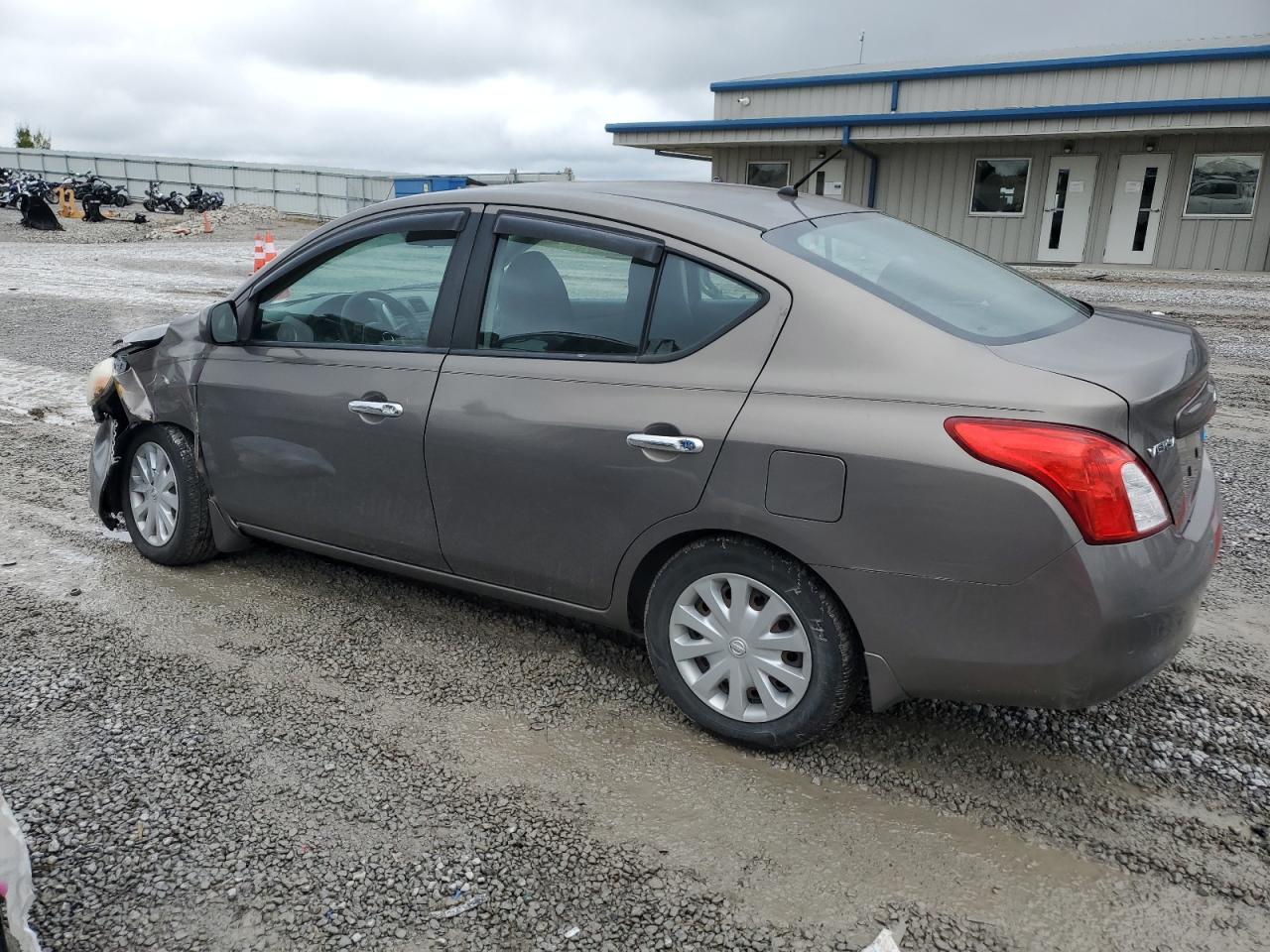 NISSAN VERSA S